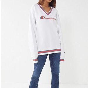 Champion UO Exclusive Retro V-Neck Sweatshirt